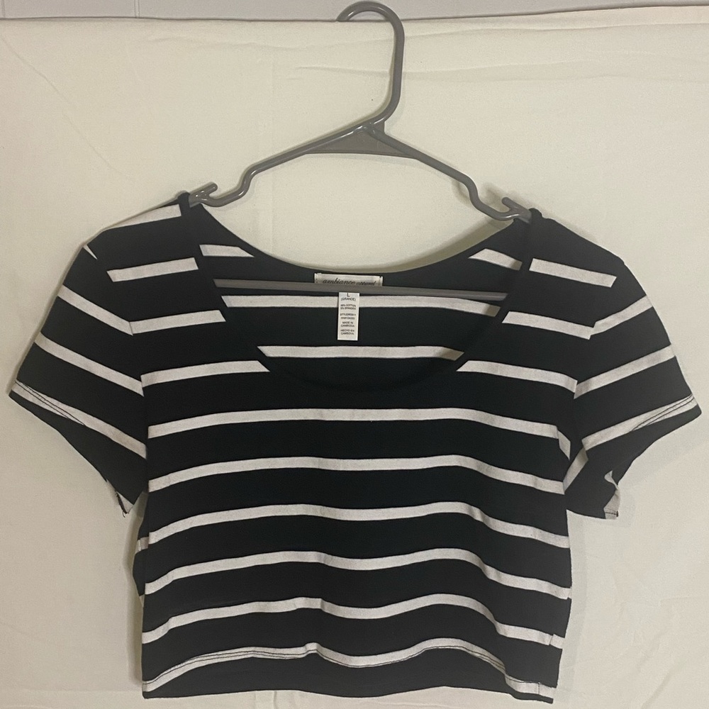 Striped crop top. Size L.